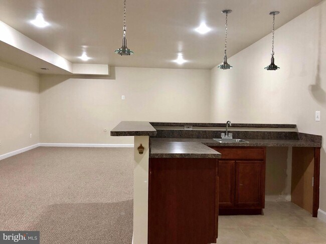 Building Photo - 2022 Downshire Ct