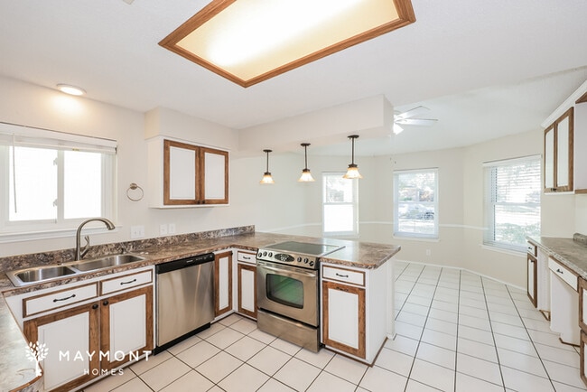 Foto del edificio - 806 Love Wood Ln