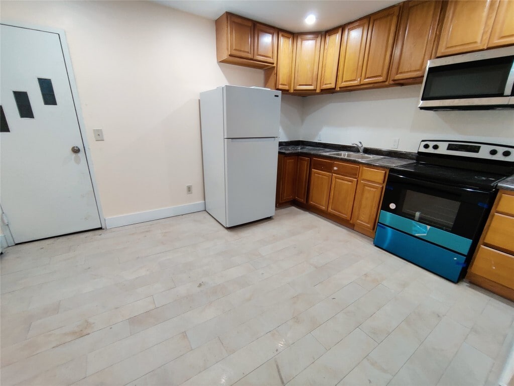 Building Photo - 11 Avenue A