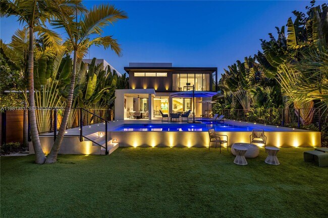 Foto del edificio - 707 NE 77th St