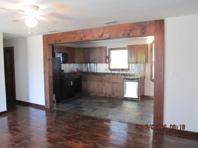 Foto del edificio - 205 E Cook St