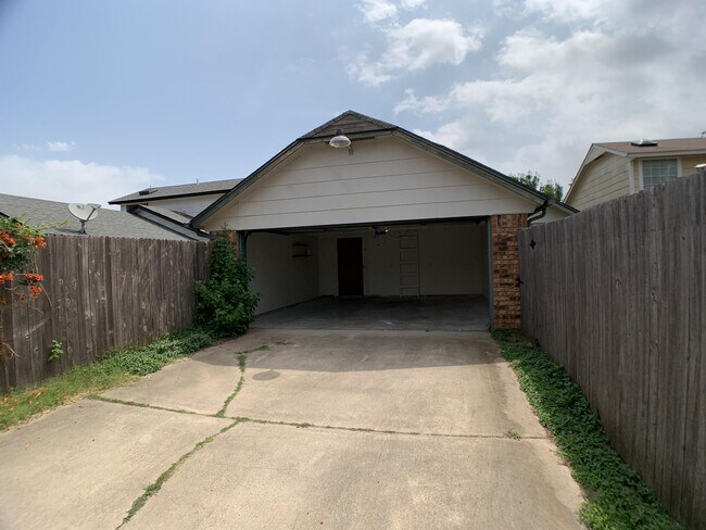 Foto del edificio - 2135 Goodrich Dr