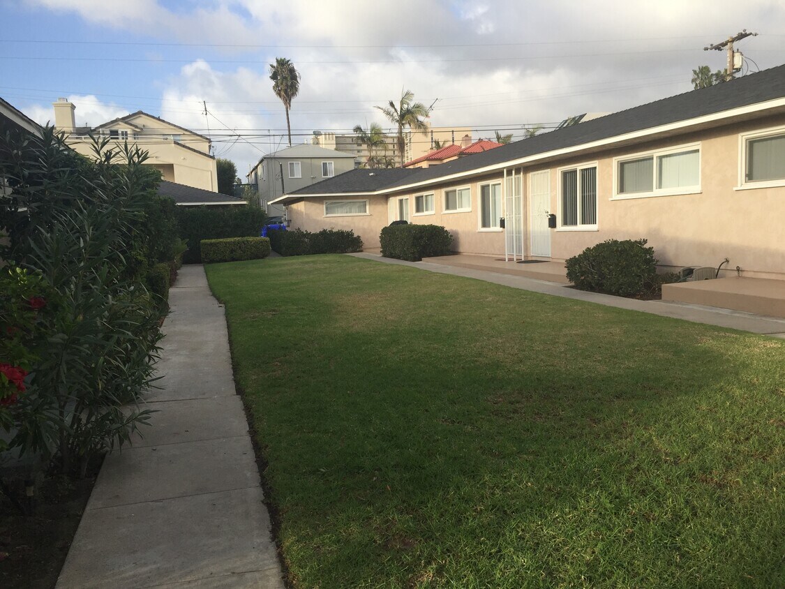 Primary Photo - 930 Chalcedony St