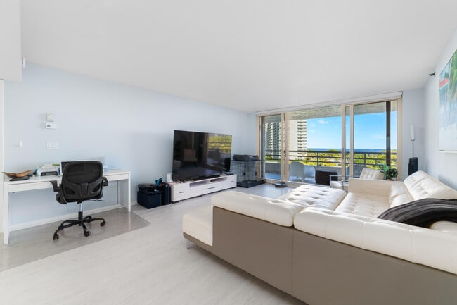 Building Photo - 4101 N Ocean Blvd