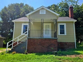 Building Photo - 506 Lakeside Ave