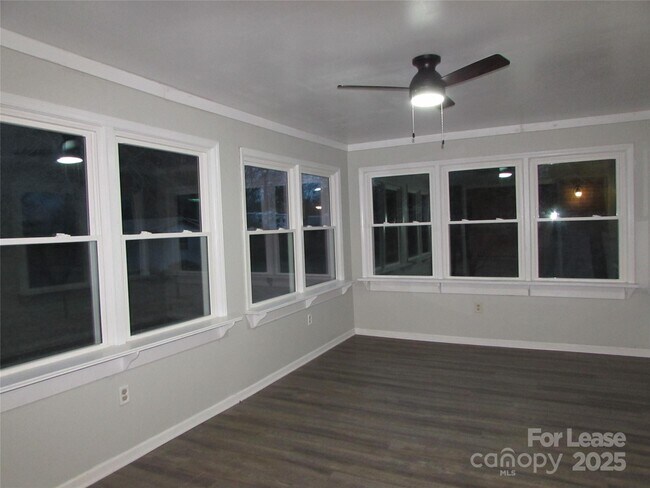 Foto del edificio - 131 Butterfield Cir
