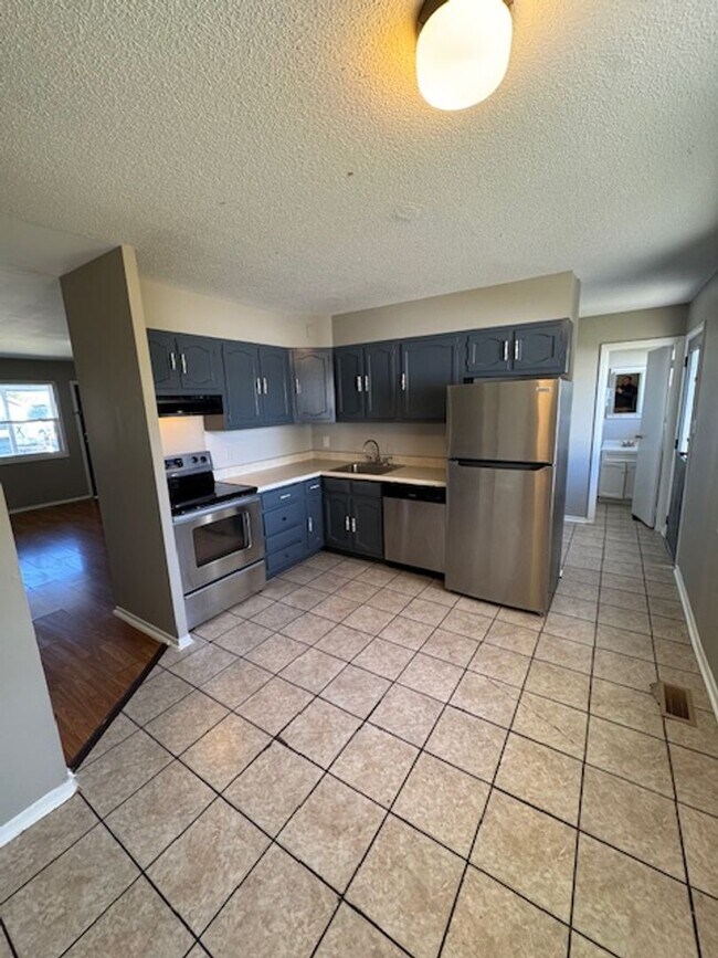 Foto del edificio - 6335 Bittersweet Dr