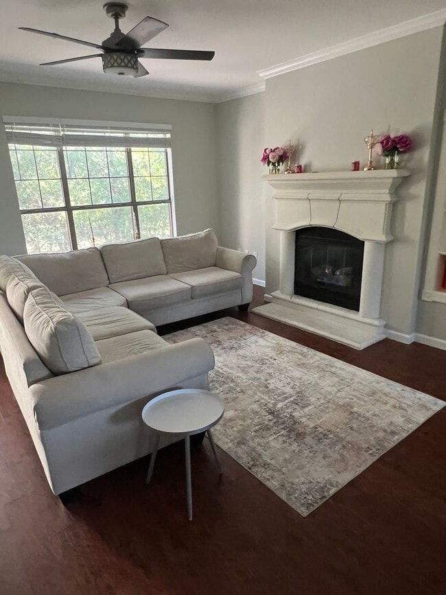 Building Photo - Northwest Townhome