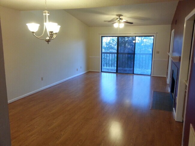 Foto del edificio - 132 Edgewater Ln