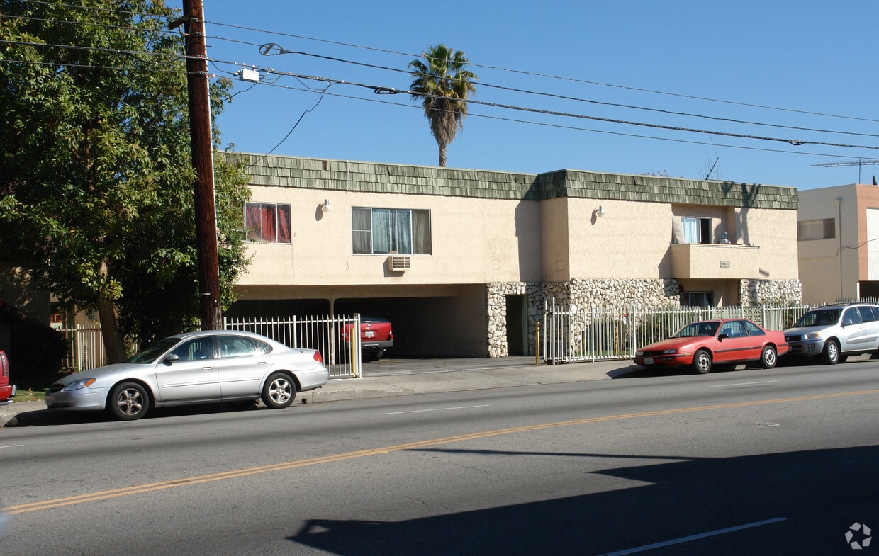 Primary Photo - 14835 Vanowen St