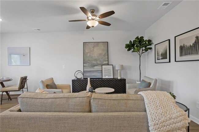 Building Photo - 1150 Hunter Trl