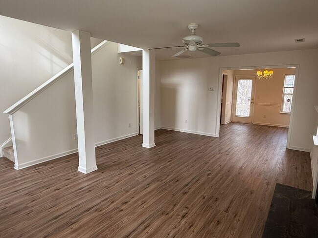 Foto del edificio - 4411 Canipe Dr