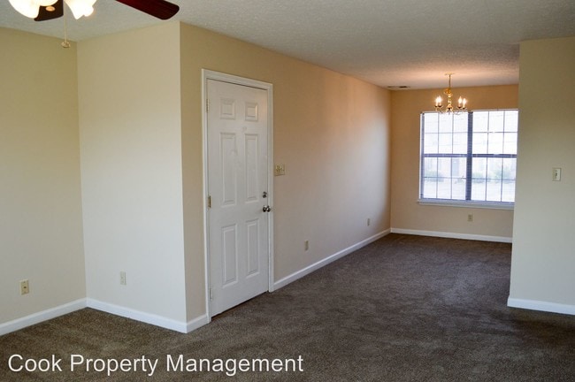 Building Photo - 2056 Stonehenge Ave