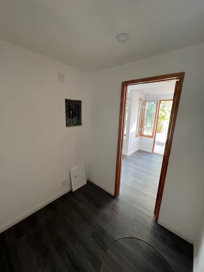 Building Photo - 12 Coach Rd