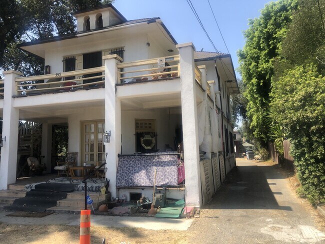 Foto del edificio - 393 N Euclid Ave