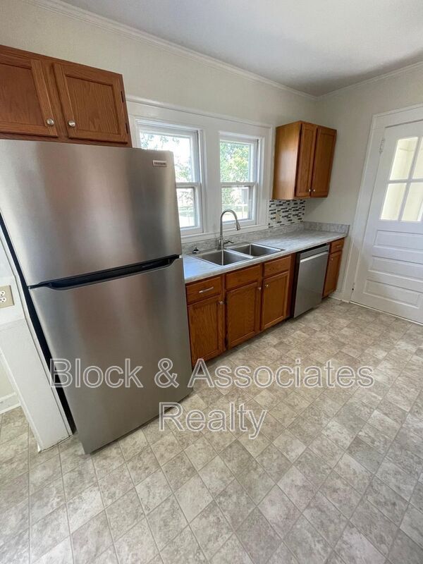 Foto del edificio - 1204 Forest Acres Cir