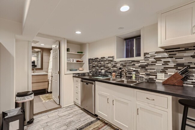 Foto del edificio - Coming Soon June 1st - Beautiful Garden level apartment in desirable West Wash Park