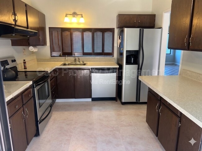 Building Photo - 1538 Ashwood Dr