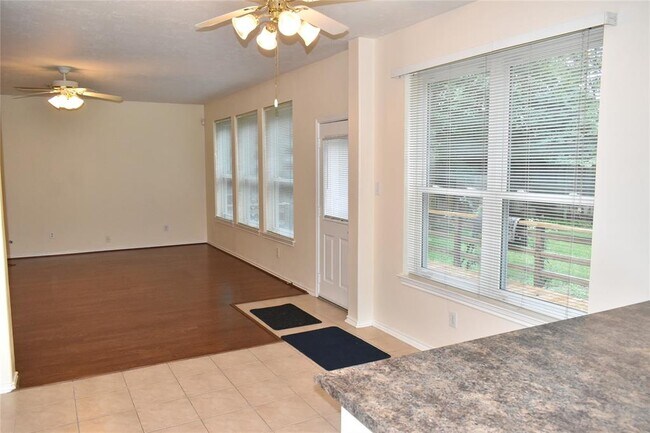 Foto del edificio - 162 W Russet Grove Cir