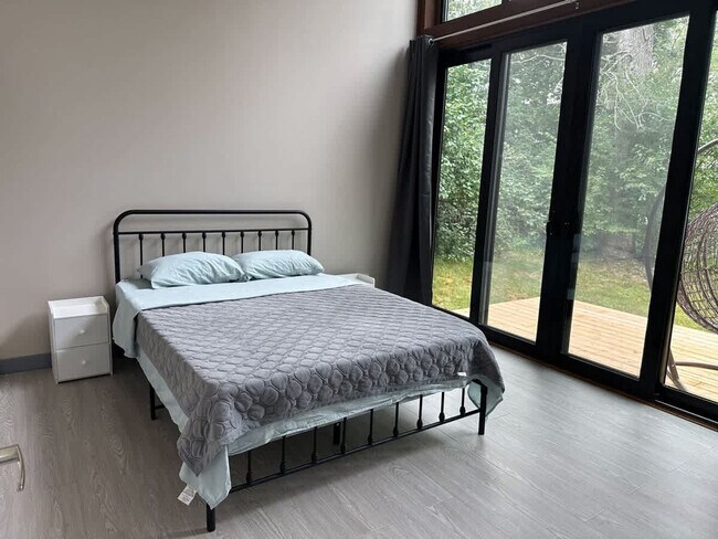 Building Photo - 16 Englewood Ln