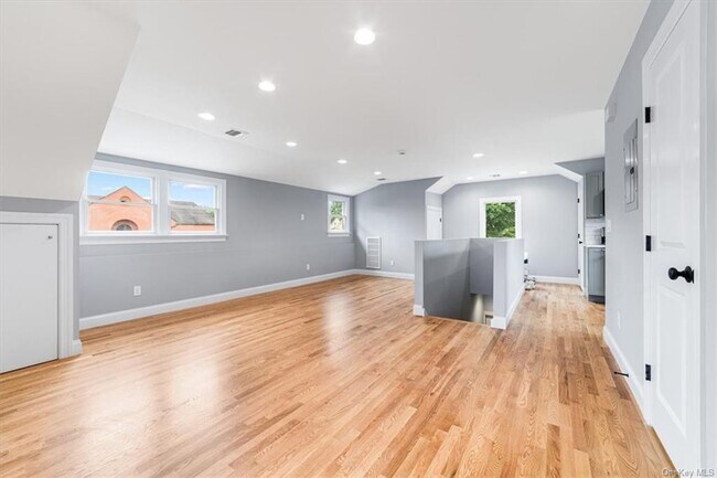 Foto del edificio - 2062 Saw Mill River Rd
