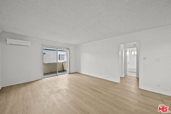 Foto del edificio - 8371 Northgate Ave