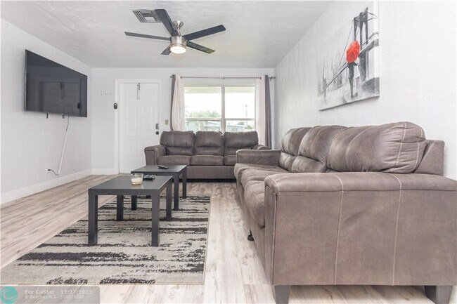 4283 SW 50th St - 4