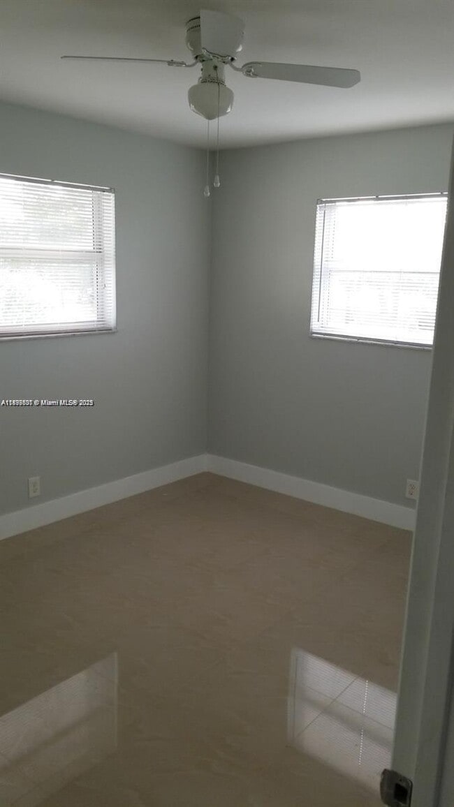 Foto del edificio - 260 SW 8th St