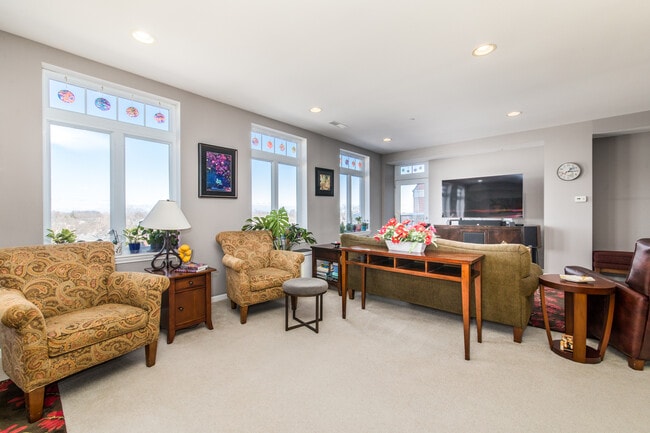 Building Photo - 120 N Northwest Hwy