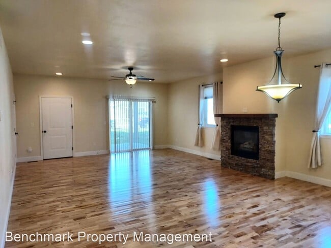 Foto del edificio - 3 br, 2 bath House - 200 Farmall Ln