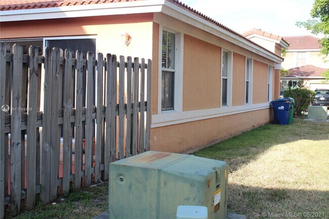Building Photo - 4830 SW 163rd Pl