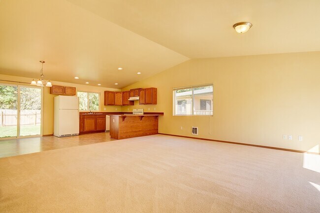 Building Photo - Spacious Coupeville Home! Dogs are Negotiable!
