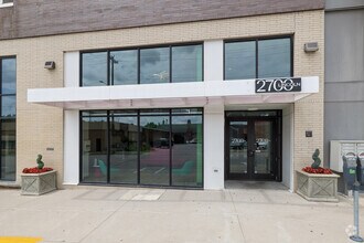 Building Photo - 2700 Lincoln