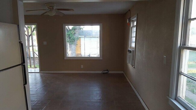 living room - 709 N Alameda St