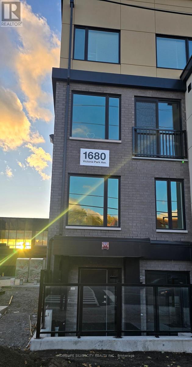 Photo du bâtiment - 1680 Victoria Park Ave