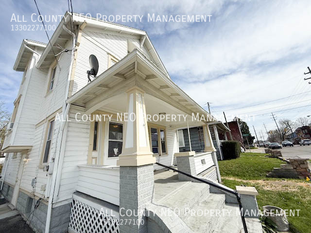 Building Photo - 859 Brown St