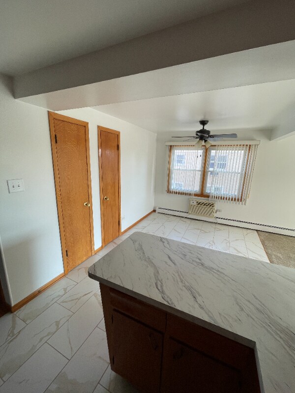 Foto del edificio - 8700 Leclaire Ave