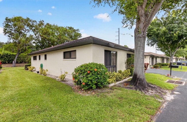 Building Photo - 4944 Equestrian Cir