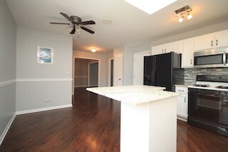 Building Photo - 310 Judson St