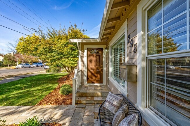 Building Photo - Charming 3 Bedroom 2 Bath Home in Old Town...