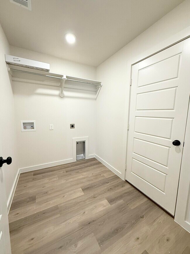 Foto del edificio - 2501 Kenwood Ave