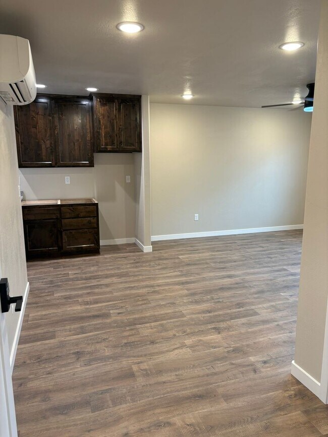 Building Photo - 7861 Houston Lp