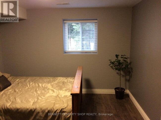 Building Photo - 579 Peneshula Rd