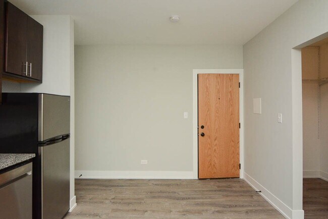 Foto del edificio - 432.5 W Belden Ave