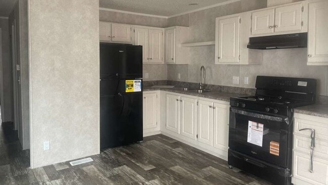 Building Photo - 16 Eastview Dr