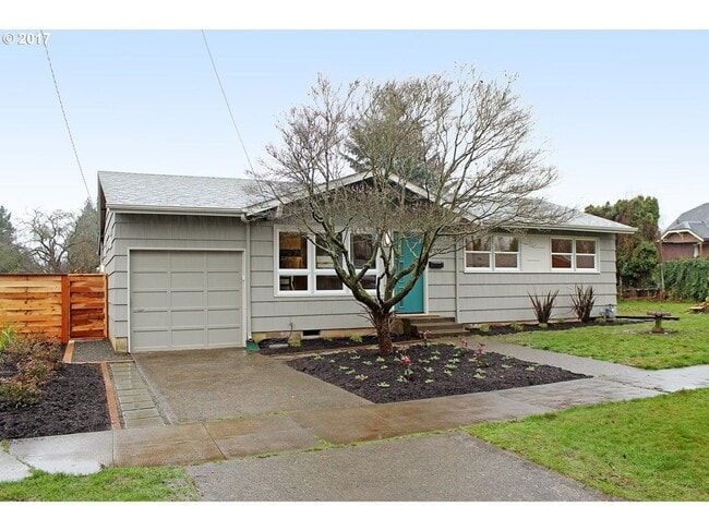 Building Photo - Charming Saint John's home with Washer/Dryer, Fenced Yard, Garage