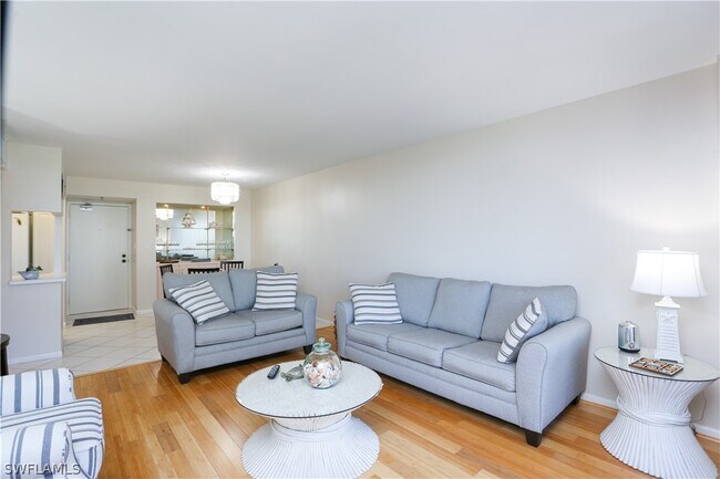 Building Photo - 320 Seaview Ct