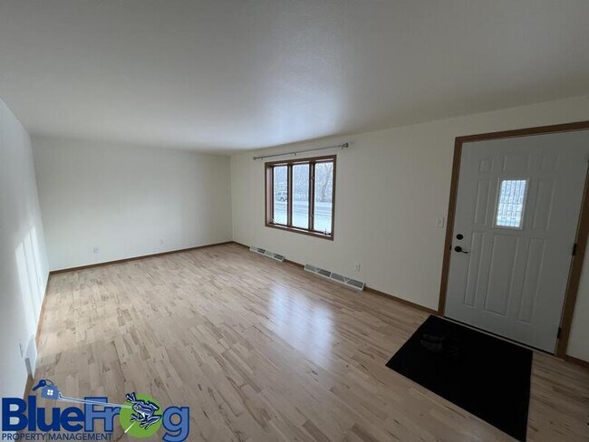 Building Photo - 644 Woodlawn Dr