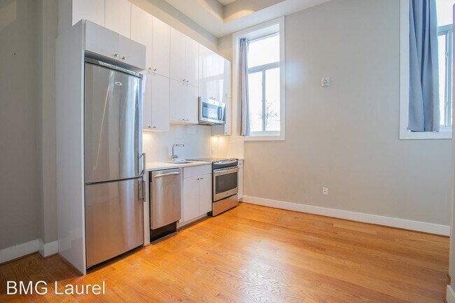 Building Photo - 1 br, 1 bath House - 1211 G St SE  (#5)