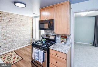 Building Photo - 3319 Huntley Sq Dr